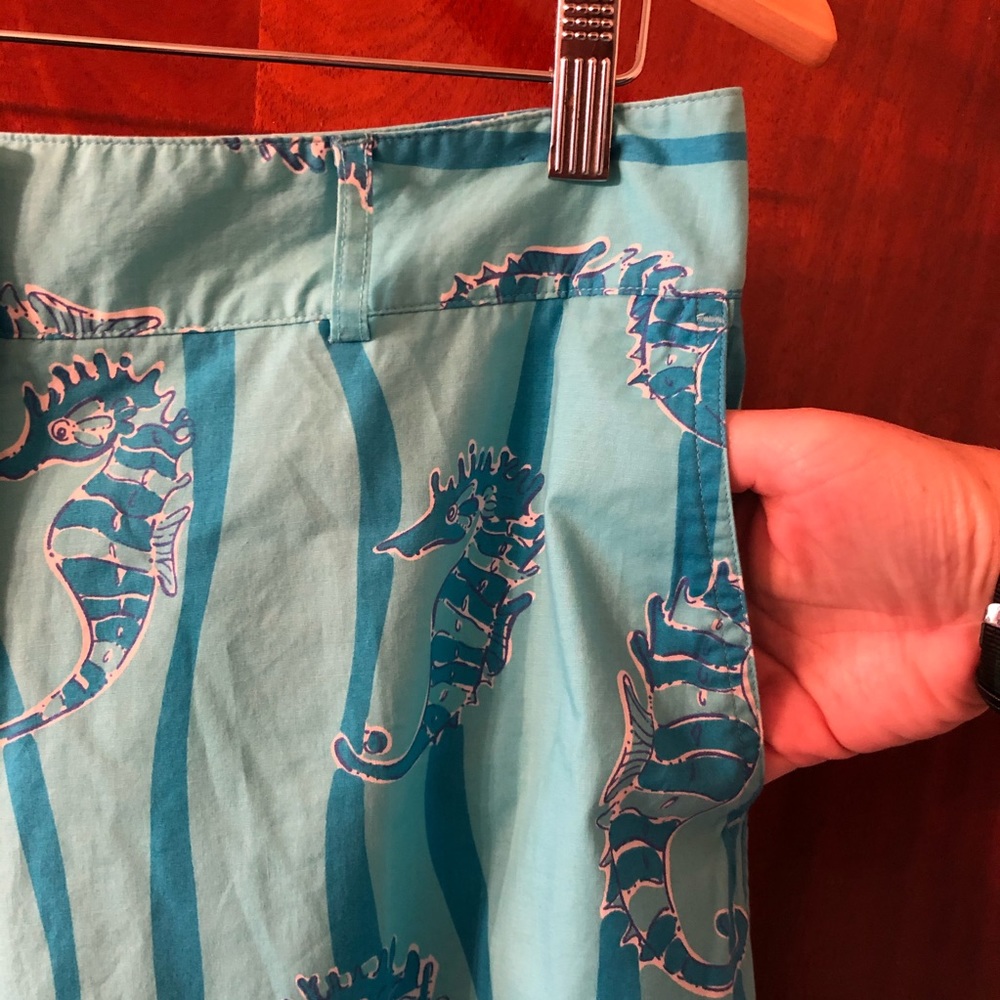 Lilly Pulitzer seahorse print Capri pants - Picture 2 of 5